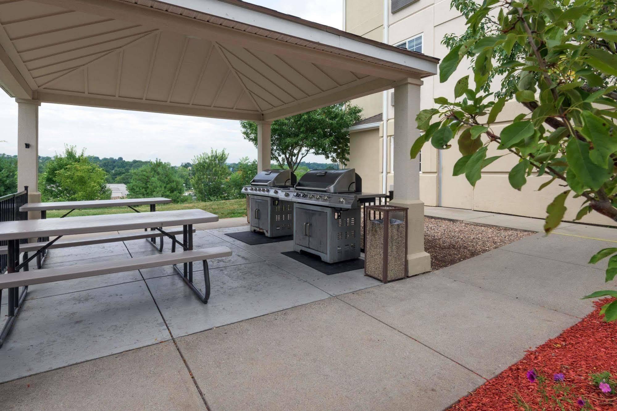 Mainstay Suites Hartford Meriden Eksteriør bilde